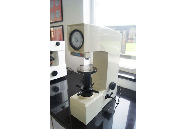 Rockwell hardness tester