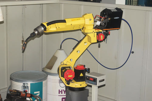 Automatic robot welding machine